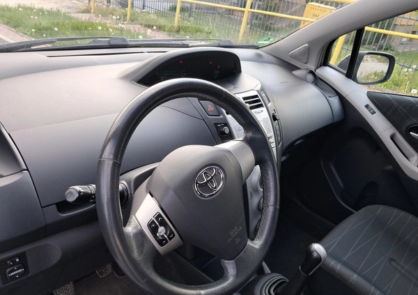 Toyota Yaris cena 15900 przebieg: 189000, rok produkcji 2006 z Kraśnik małe 407
